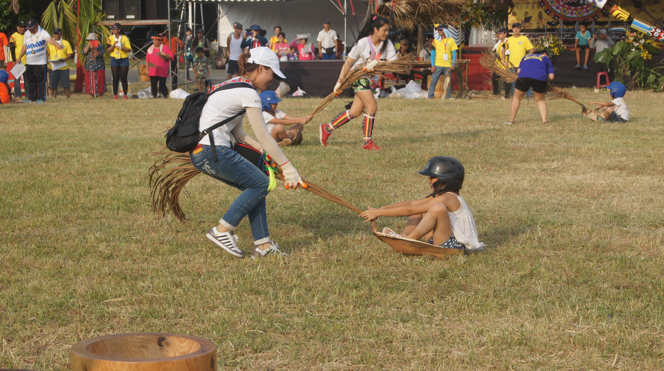 親子活動拉檳榔樹業競速比賽