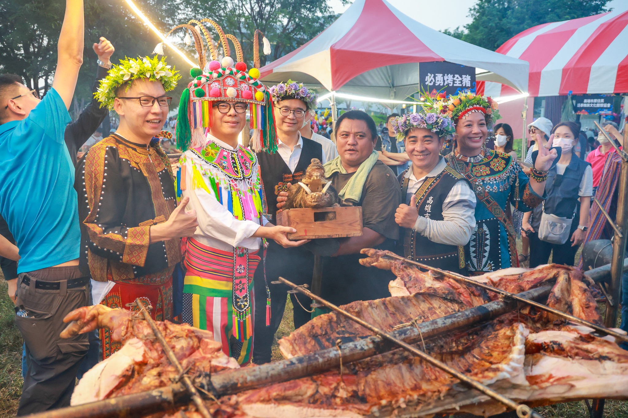 營收創新高2日破880萬！TAKAO豐潮大市集烤豬派對.石板烤肉湧現大排長龍