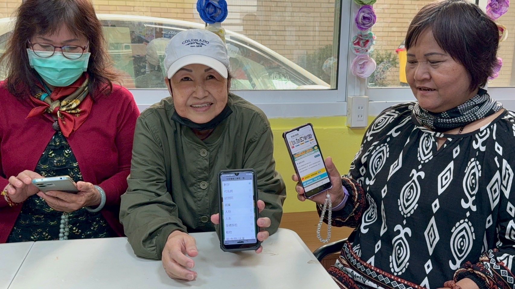 高雄原民長者組團報考族語認證 照服員帶隊陪練口說 筆試 展現活到老學到老精神